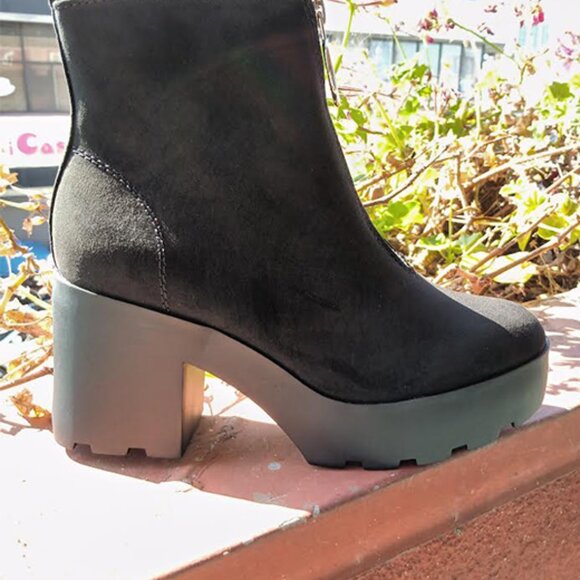 Super Cute Ankle booties💗 - Picture 2 of 3